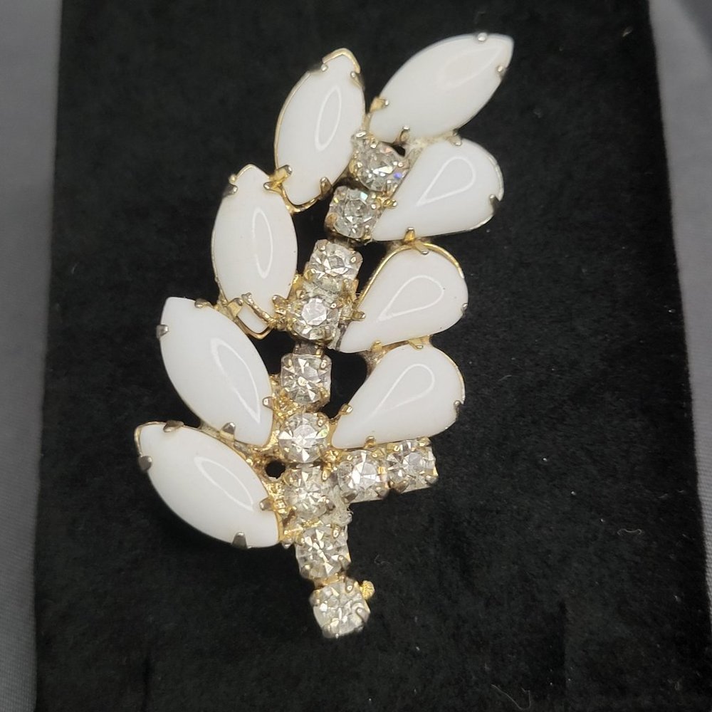 White Milk Glass Brooch Pin With Rhinestone Center Prong Set Silver Tone